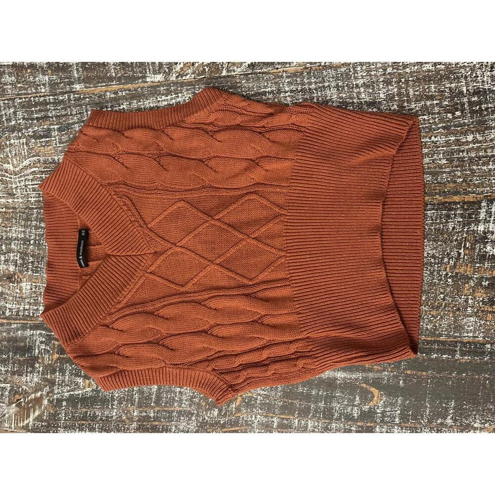 Moon & Madison XS Rust Orange Cable Knit Sleeveless Sweater Vest